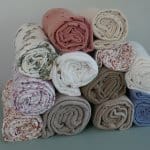 Stapel opgerolde swaddles collectie 2024