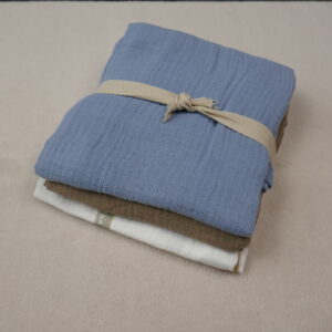 Bouwvoertuigen hydrofiele doeken set - 3 stuks met bouwvoertuigen print en effen kleuren licht denim en taupe