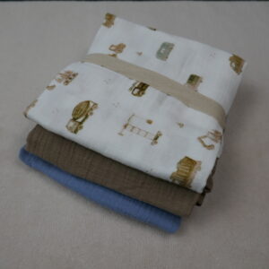 Bouwvoertuigen hydrofiele doeken set - 3 stuks met bouwvoertuigen print en effen kleuren taupe en ijsblauw