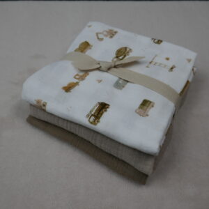 Bouwvoertuigen hydrofiele doeken set - 3 stuks met bouwvoertuigen print en effen kleuren taupe en zand